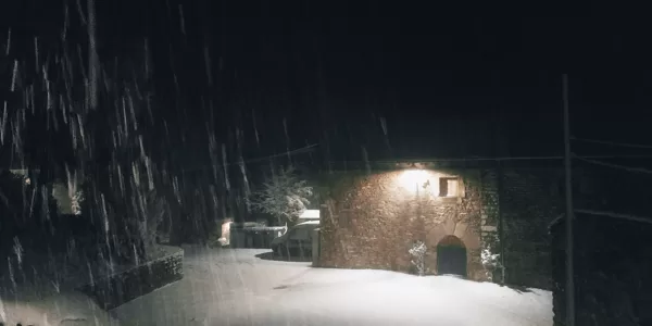 La plaza bajo la nevada desde la cocina